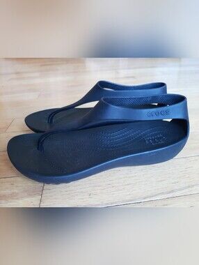 Crocs Women's Sexi Black T-Strap Thong Sandals Size 6